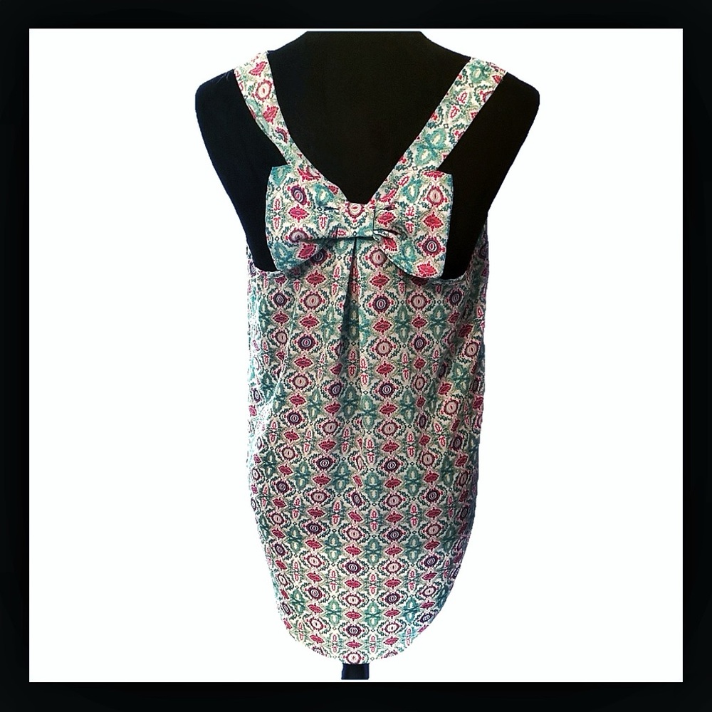 🎉HP🎉Altar'd State Sleeveless Boho Floral High/Low Top w/Bow Accent On Back M